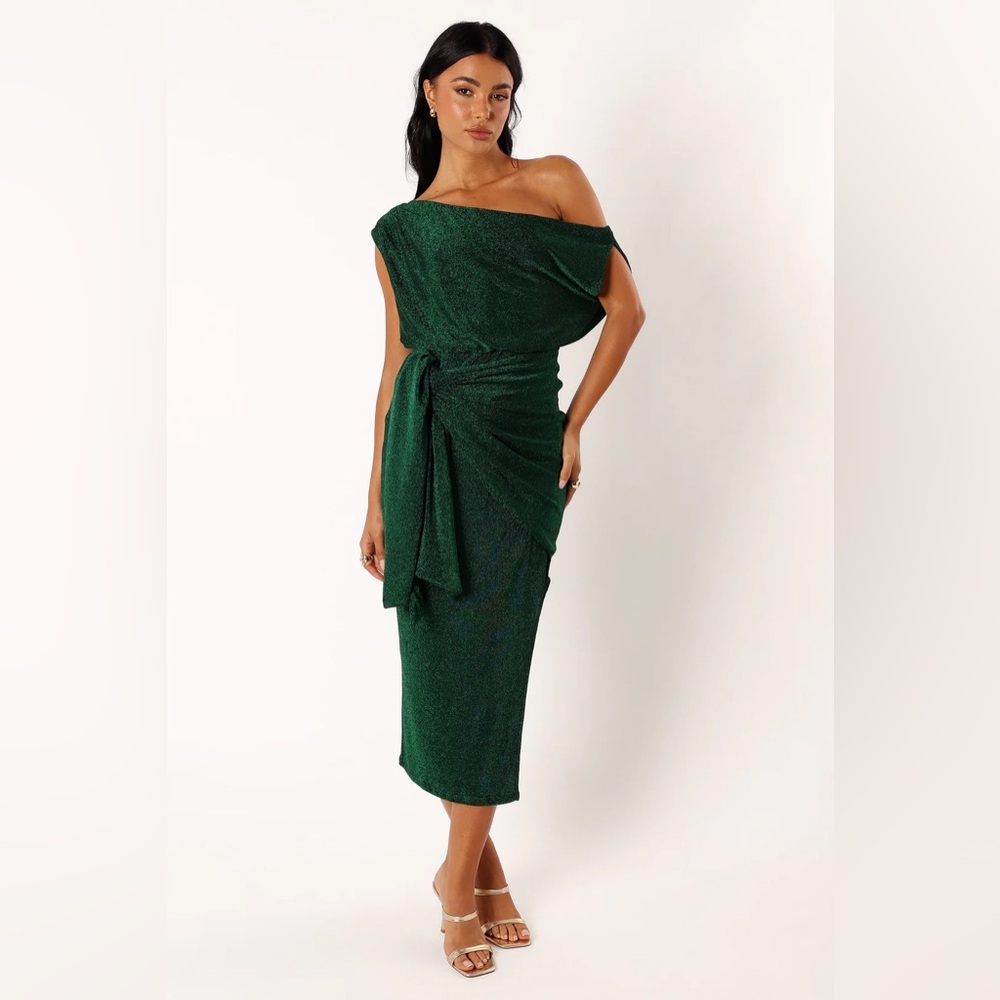 Petal & Pup Green Asymmetrical Off-Shoulder Bodycon Dress